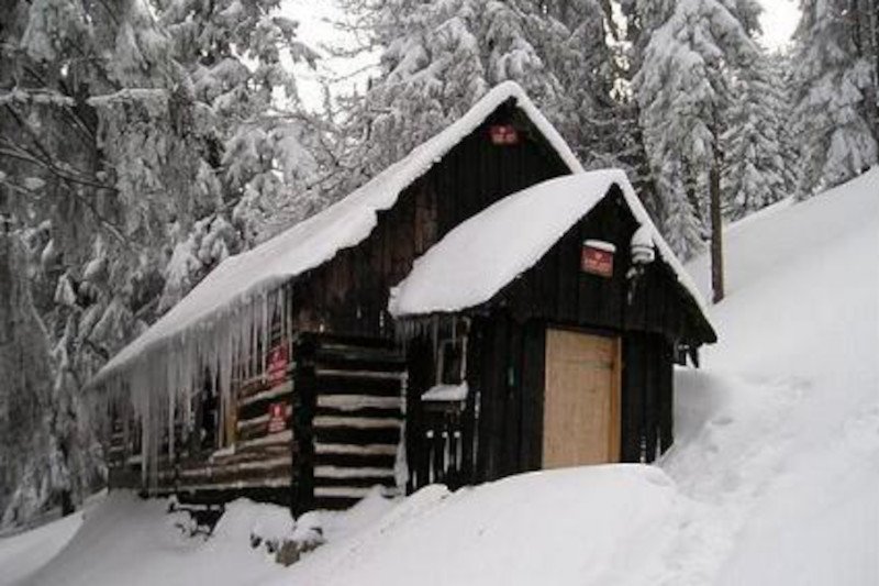 W Chatce pod Śnieżnikiem znaleziono zwłoki mężczyzny