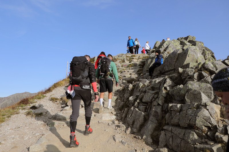 Podhale znalazło się w czerwonej strefie. Od 3 października również na szlakach górskich obowiązuje zakrywanie ust i nosa.