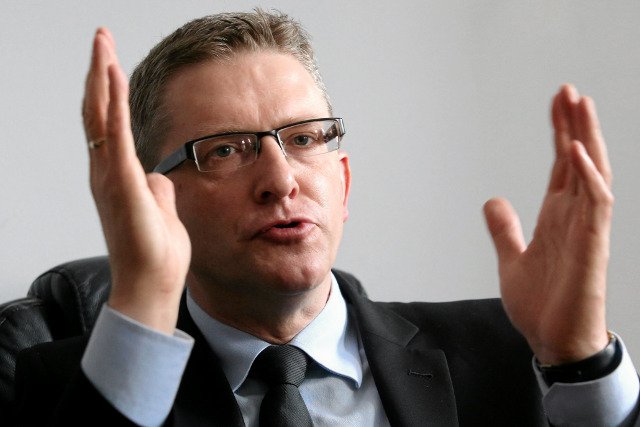 "Gazeta Wyborcza" podkreśliła, że przepraszając formalnie Grzegorza Brauna, wykonała jedynie orzeczenie sądu