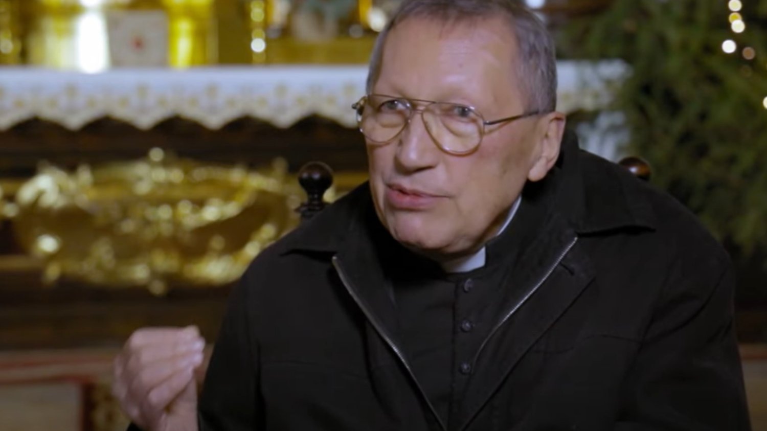 Kontrowersyjny ksiądz skomentował damską modę.