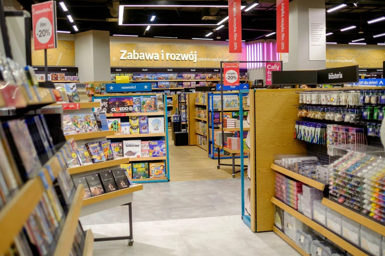 Rok 2016, otwarcie Future Store w stołecznej Galerii Mokotów