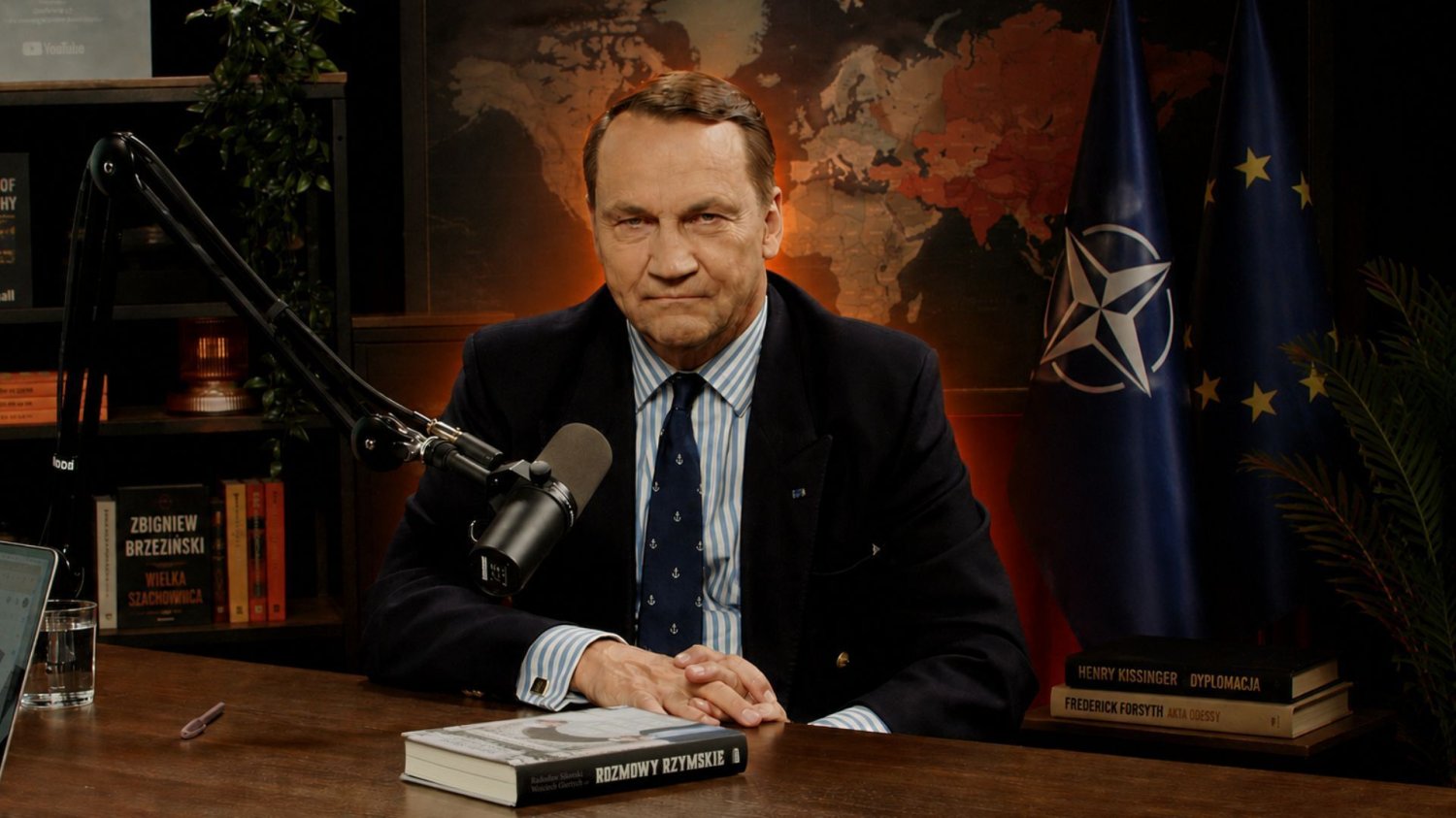 Sikorski w naTemat bez litości dla Ziobry. "Zbyszek, popełniłeś katastrofalny błąd" Radosław Sikorski w studio naTemat. Wicepremier i minister spraw zagranicznych wystąpił w podcaście Wieczór naTemat.