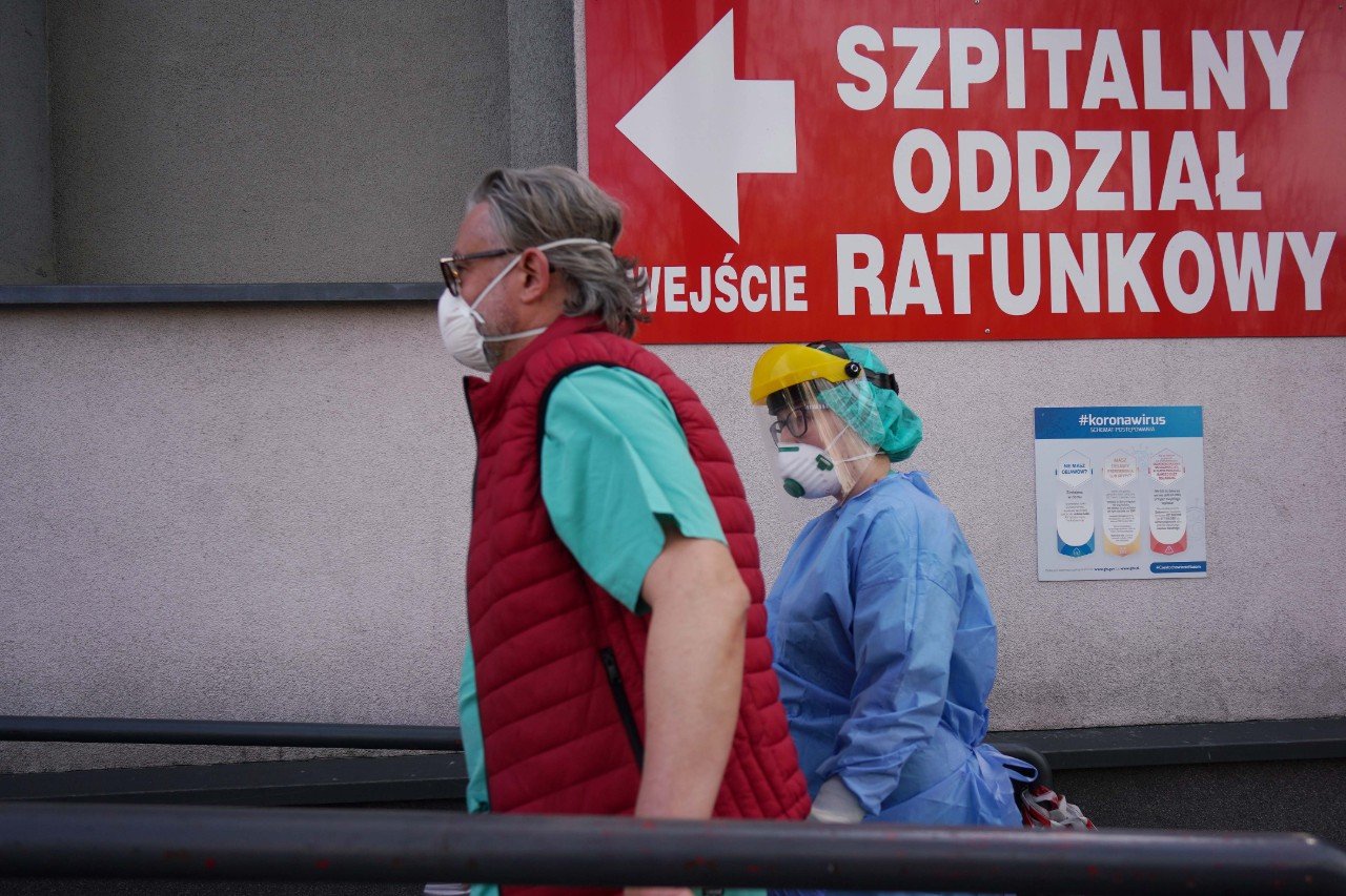 Instytut IHME z USA przygotowujący prognozy dla Białego Domu uważa, że w Polsce liczba ofiar śmiertelnych koronawirusa wyniesie niespełna 650.