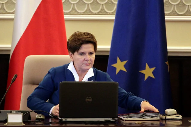 Rząd Beaty Szydło obłaskawi urzędników administracji rządowej podwyżkami? Właśnie utworzono ku temu możliwości.