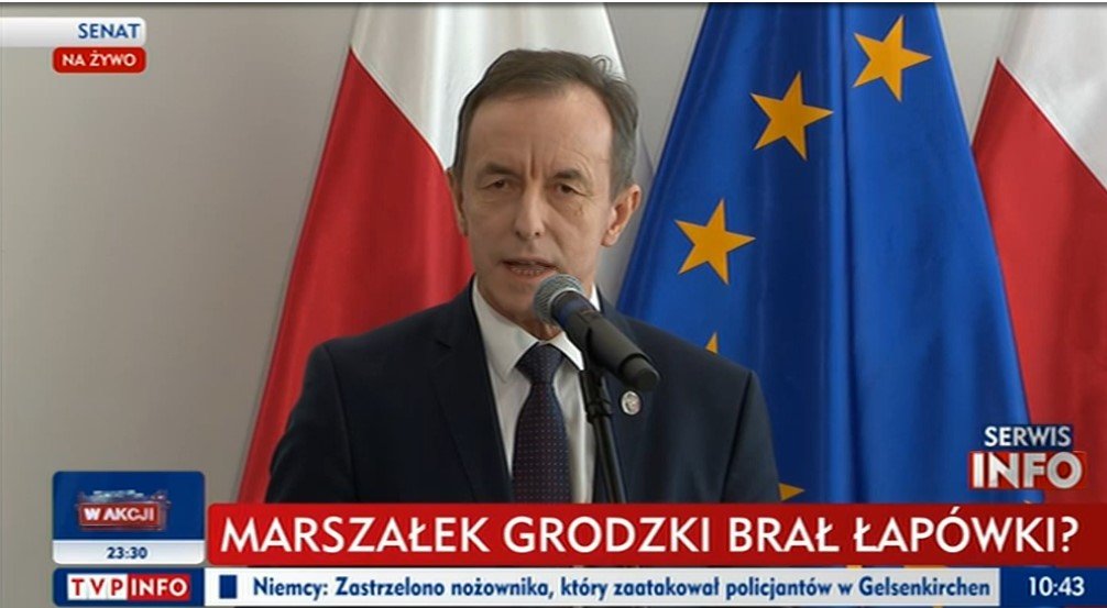 W ten sposób TVP Info zobrazowało konferencję marszałka Grodzkiego