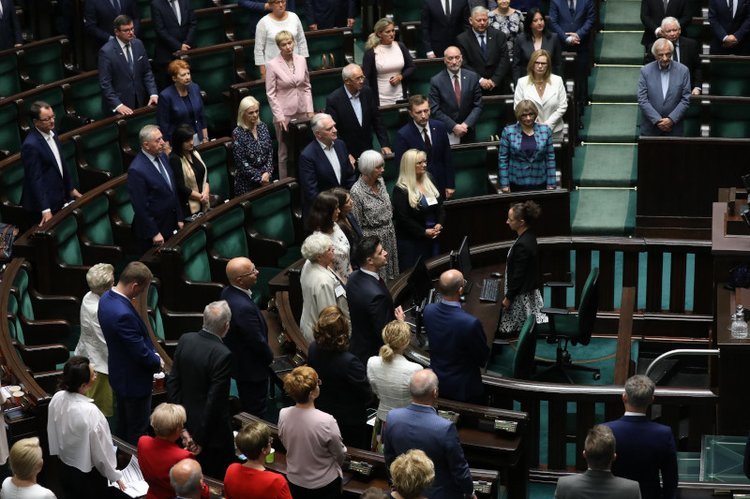 Głosowanie nad projektem PiS dotyczącym zmiany w ustawie covidowej odbędzie się we wrześniu.