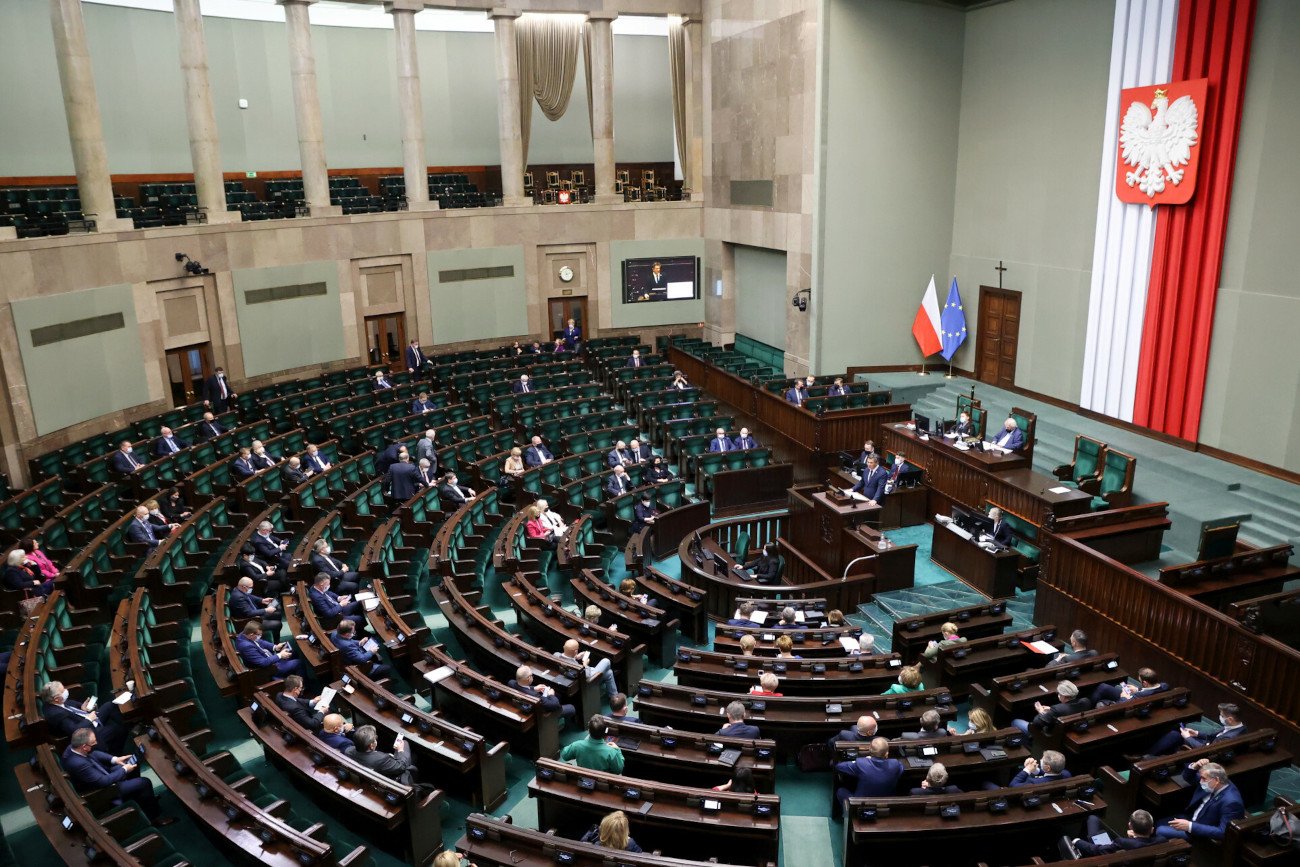 Sejm przyjął poprawkę, która wykreśla przepisy o tzw. bezkarności urzędników i przedsiębiorców.