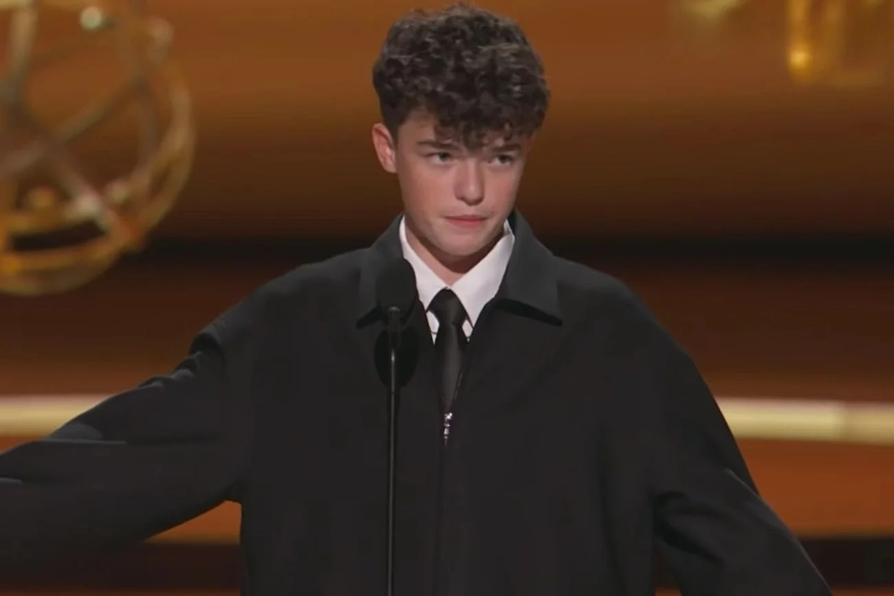 Owen Cooper otrzymał statuetkę na gali Emmy 2025. Owen Cooper otrzymał statuetkę na gali Emmy 2025.