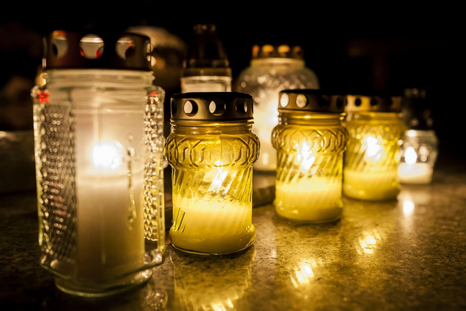 Znicze, zdjęcie ilustracyjne