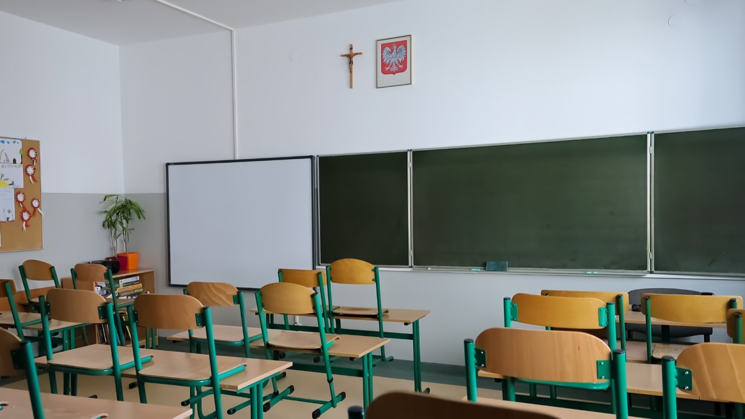 Afera o krzyż w szkole w Kielnie. Nauczycielka zrobiła ważny krok Afera o krzyż w szkole w Kielnie. Nauczycielka zrobiła ważny krok