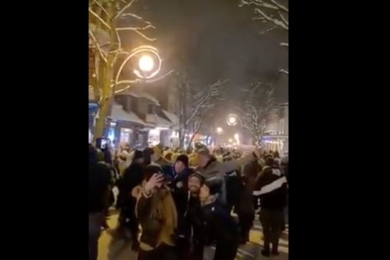 Roztańczeni turyści w Zakopanem