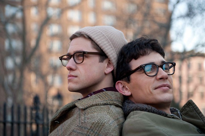 Aaron Tveit i James Franco jako Peter Orlovsky i Allen Ginsberg