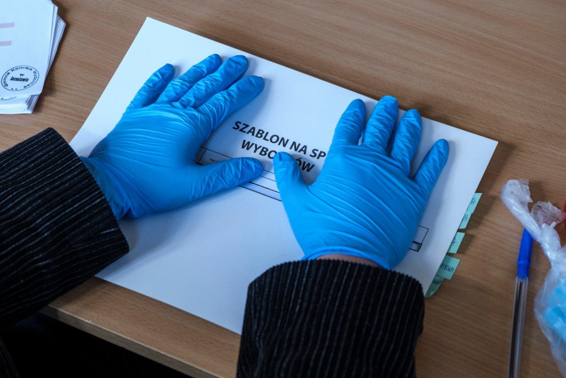 Epidemiolodzy i lekarze chorób zakaźnych wydali miażdżącą opinię na temat pomysłu wyborów prezydenckich w maju.