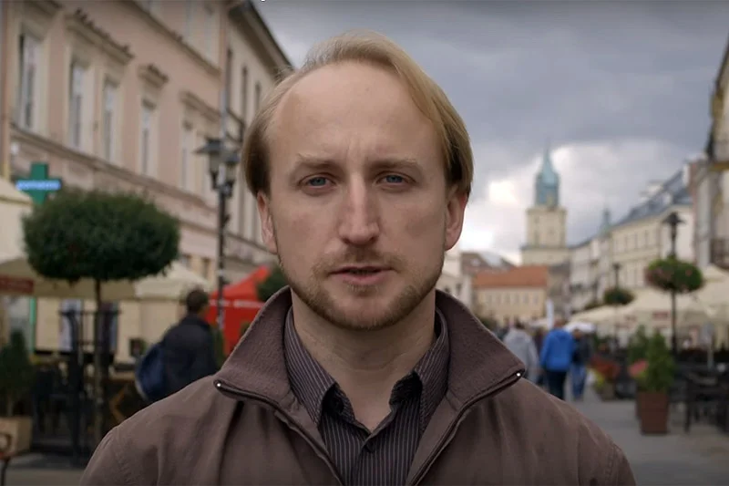 Youtuber Krzysztof Wójtowicz z kanału Refleksja TV znowu zadał Polakom kłopotliwe pytanie. Tym razem o dekomunizację i tablice Mendelejewa.