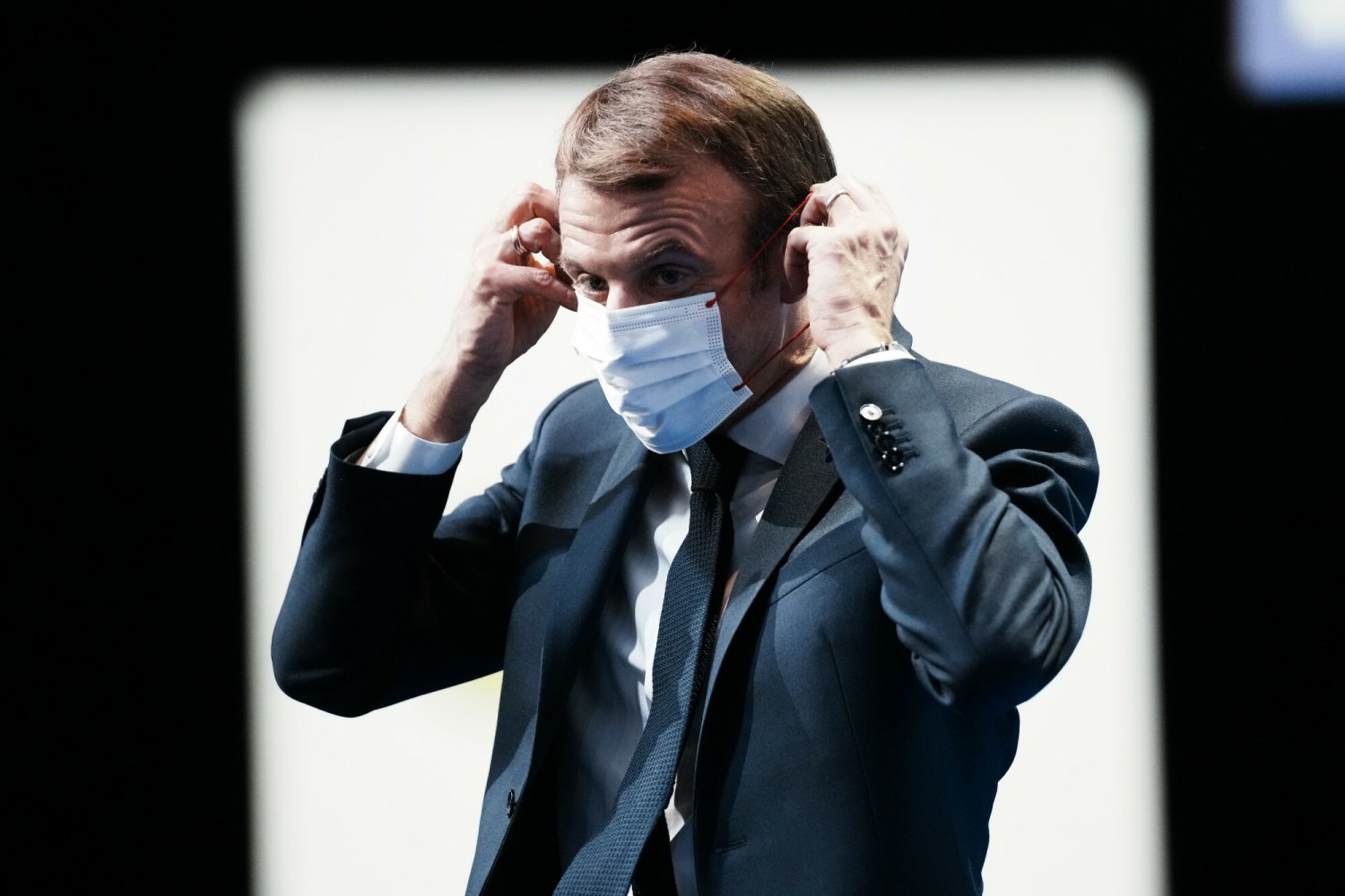 Francuskie władze podkreślają, że dzięki dużemu wyszczepieniu społeczeństwa, pomimo dużego wzrostu liczby chorych, jest niewiele nowych hospitalizacji.