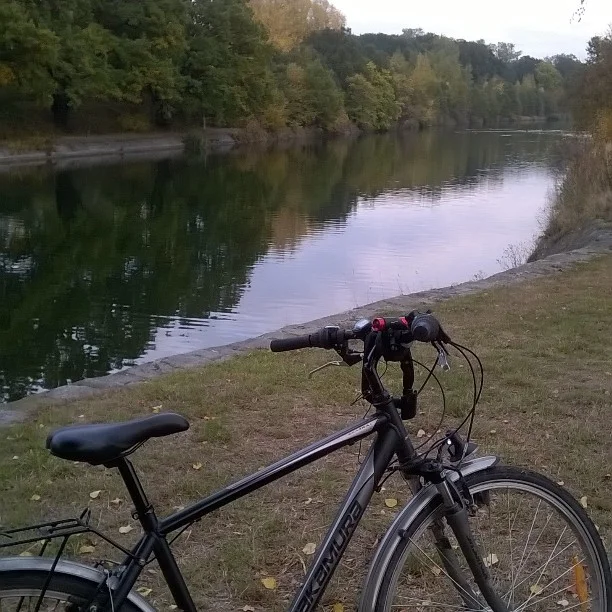 Późna jesień, mój rower, dalej jeden z kanałów odrzańskich.