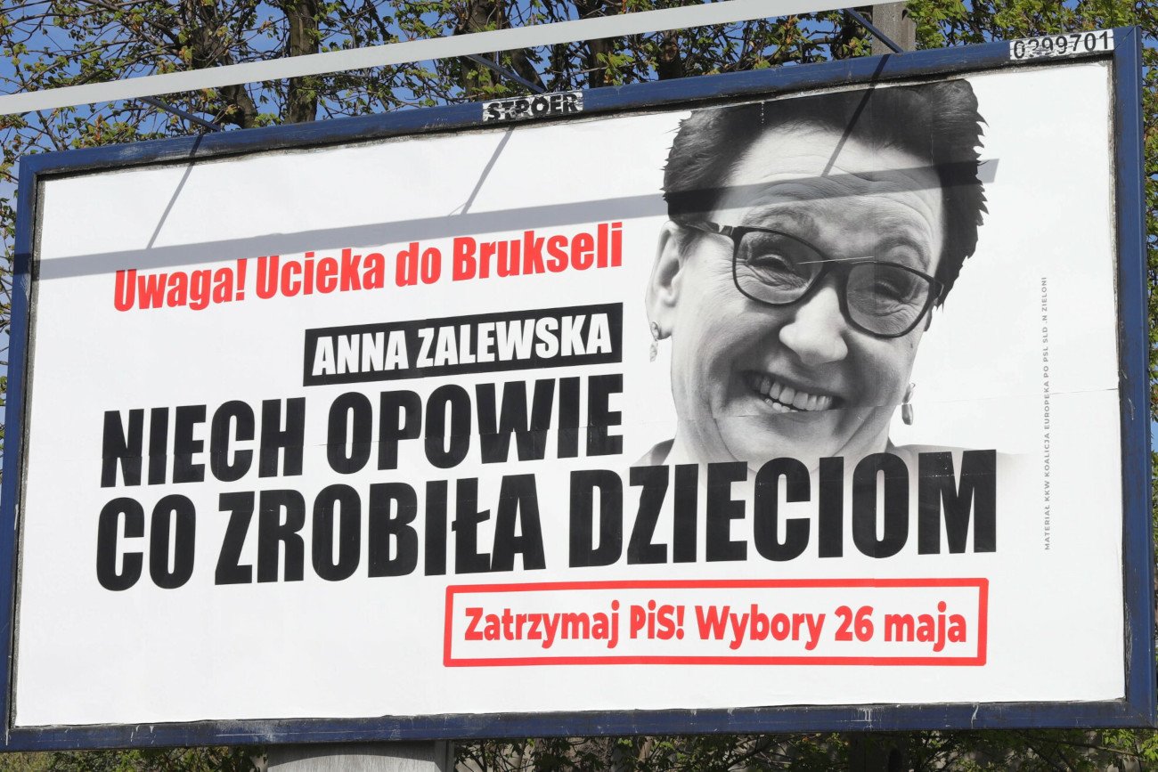 W 2019 roku to ówczesna opozycja oskarżała polityków PiS o ucieczkę do Brukseli, wśród nich m.in. ówczesną szefową MEN Annę Zalewską.