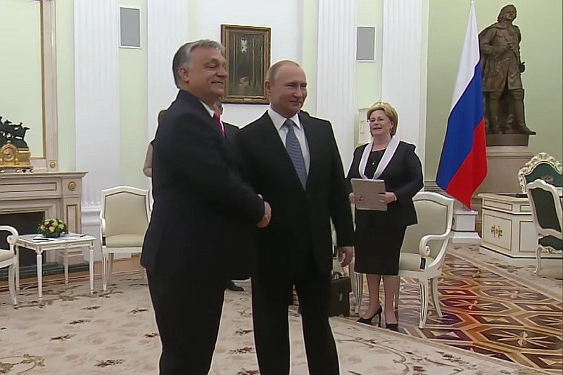 Węgry jako pierwsze w Europie otrzymały próbkę rosyjskiej szczepionki Sputnik V na covid-19, co wzbudziło zaniepokojenie Brukseli. Szczepionka na covid-19: Orban importuje rosyjski preparat? UE alarmuje