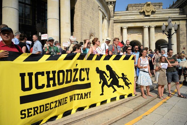 Manifestacja poparcia dla przyjęcia uchodźców "Chlebem i solą - Polacy witają uchodźców”, lipiec 2015 r.