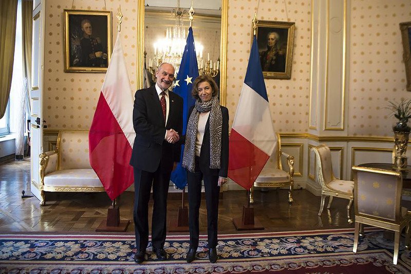 Minister Antoni Macierewicz rozmawiał z ze swoją francuską odpowiedniczką przede wszystkim na temat możliwości zakupu przez Polskę okrętów podwodnych wraz z z uzbrojeniem.