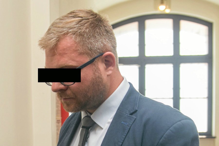 Rafał P., były polityk PiS, jest oskarżony o fizyczne i psychiczne znęcanie się nad żoną.