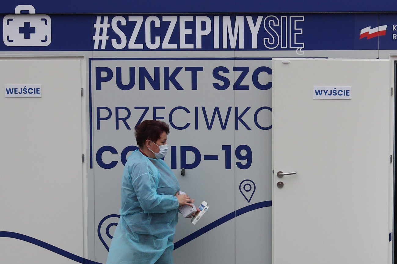 Szef KPRM Michał Dworczyk poinformował o pierwszych wygranych w loterii szczepionkowej.