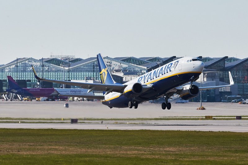 Kapitan samolotu do Reykjaviku odmówił przyjęcia na pokład mężczyzny, który wcześniej żartował o pistolecie i granacie ukrytym w bagażu.