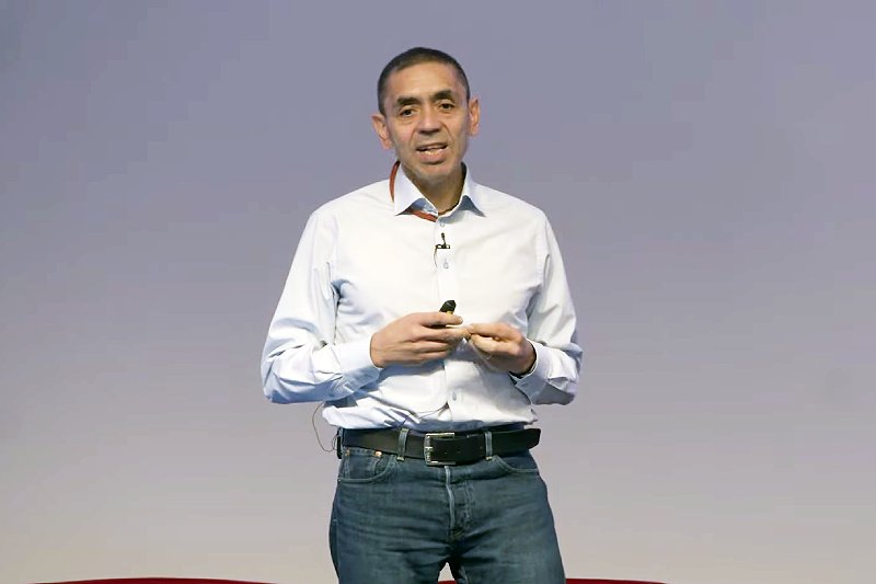 Ugur Sahin przyznał podczas wirtualnej konferencji prasowej, że indyjski wariant koronawirusa zawiera mutacje, które już wcześniej były badane przez jego firmę BioNTech