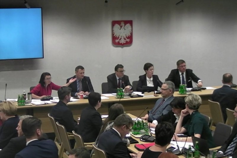 Sejmowa komisja sprawiedliwości obradowała w nocy przez ponad 10 godzin.
