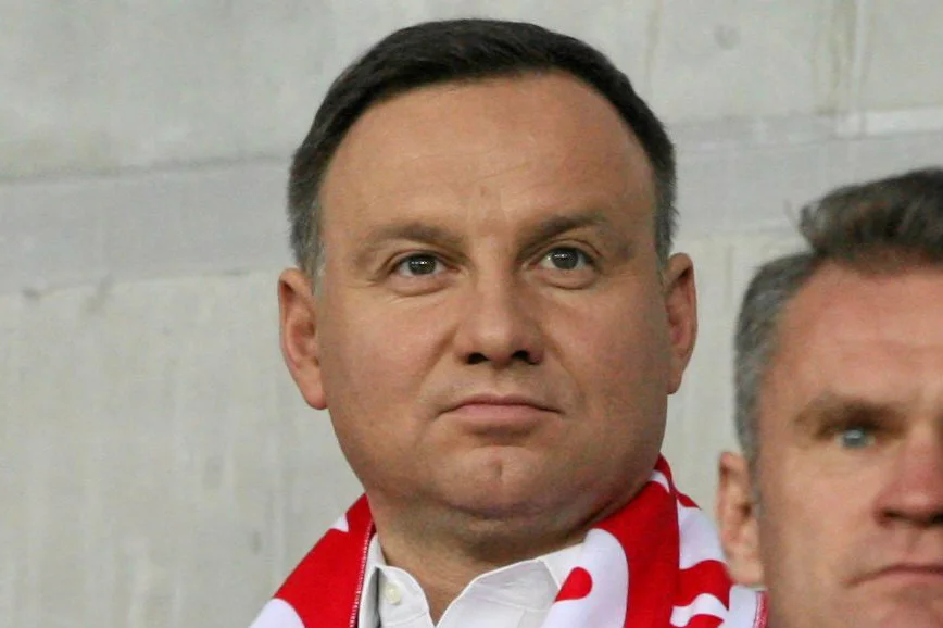 Prezydent Andrzej Duda odwiedził polskich piłkarzy w szatni po meczu z Litwą.