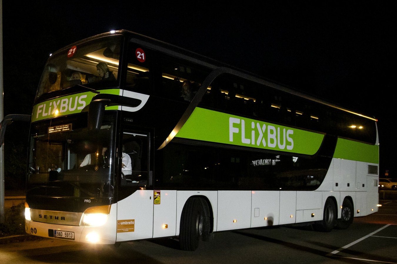 FlixBus zostawił seniorkę w szczerym polu. Tak teraz się tłumaczy.