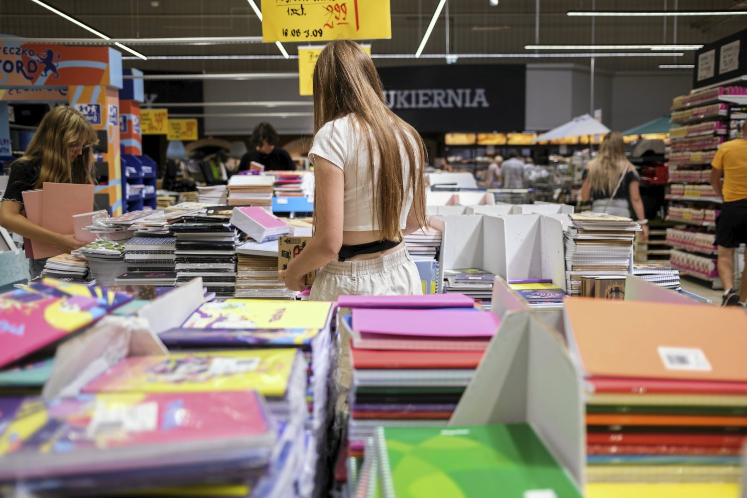 Najlepsze promocje na wyprawkę szkolną. Przejrzeliśmy 6 gazetek z popularnych marketów