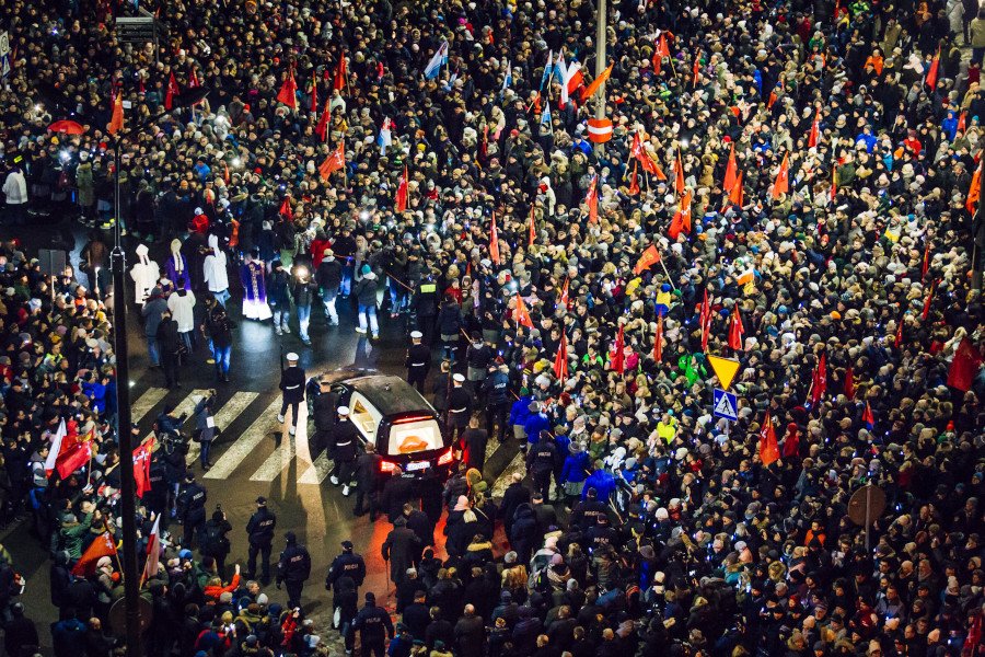 Gdańszczanie tłumnie pożegnali Adamowicza