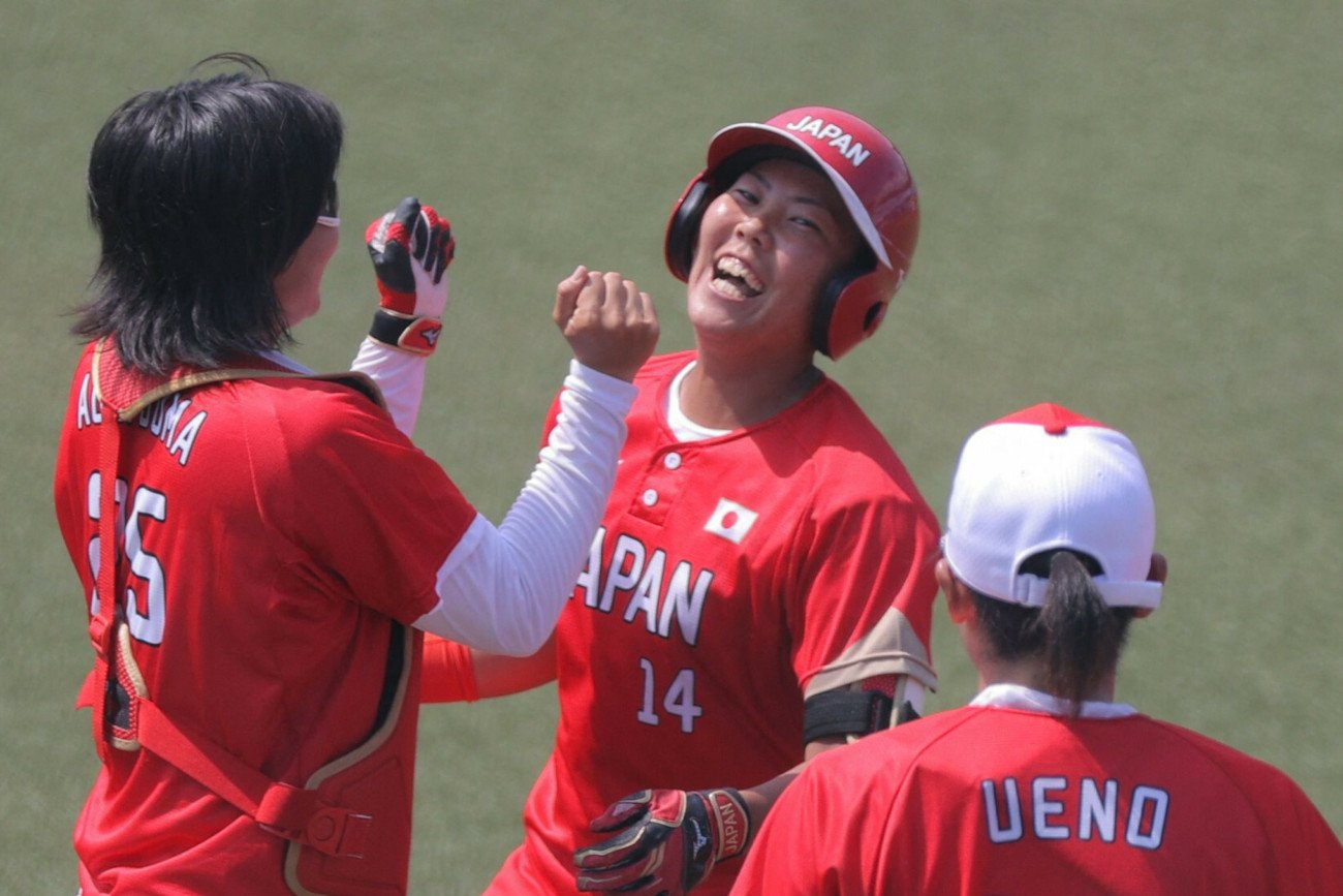 Olimpijskie zmagania zainaugurowały przedstawicieli softballu. Japonki ograły Australijki 8:1