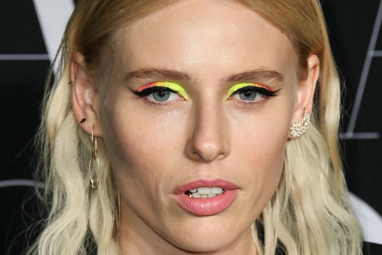 Modelka straciła obydwie nogi przez używanie tamponów. Miała 24 lata