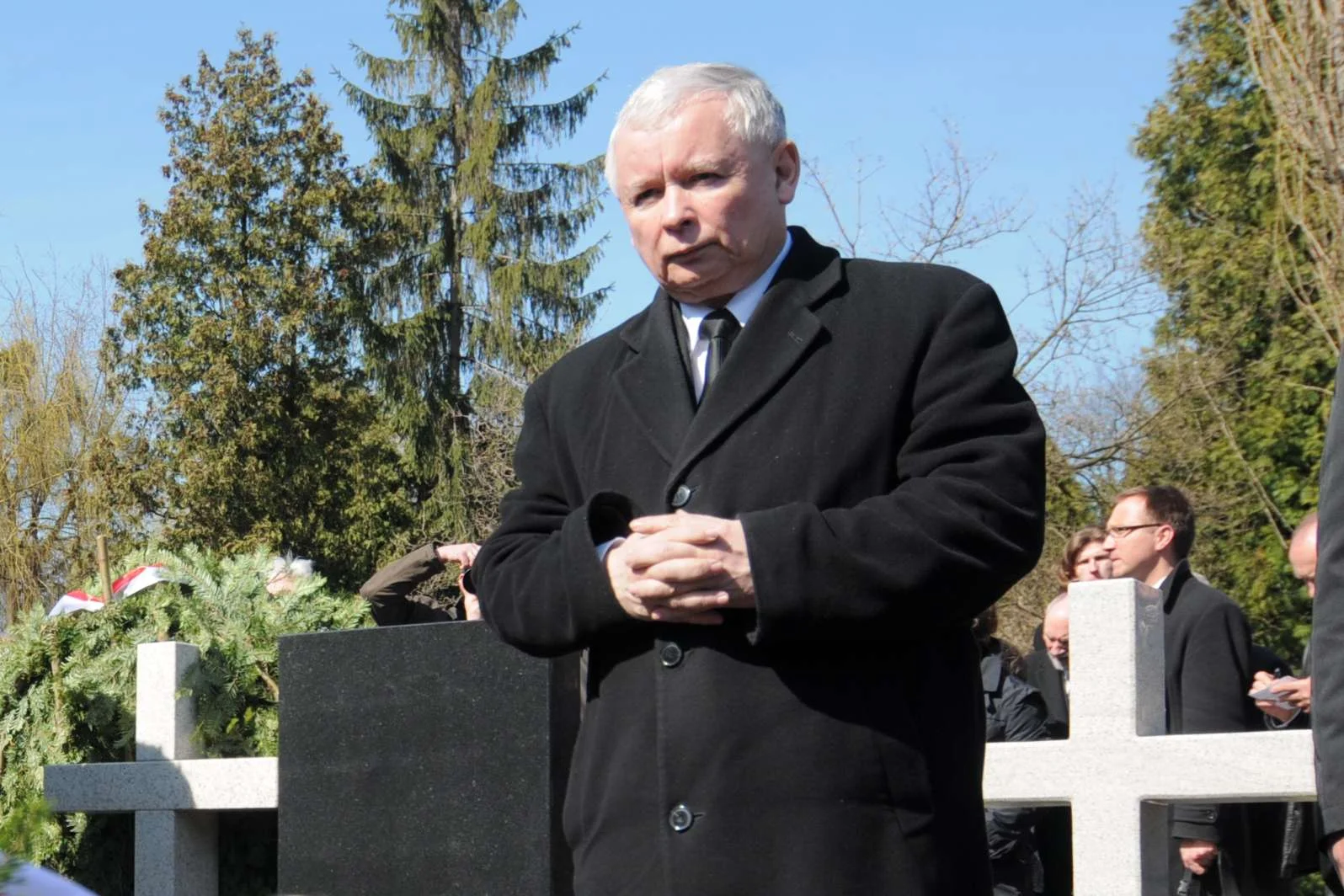 Jarosław Kaczyński na cmentarzu
