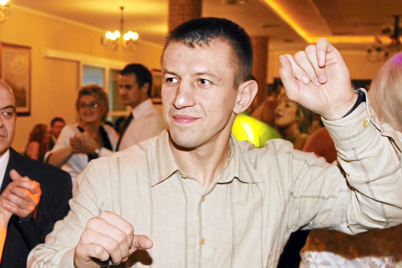 Tomasz Adamek radzi młodzieży, by z uzależnieniami walczyć egzorcyzmami.