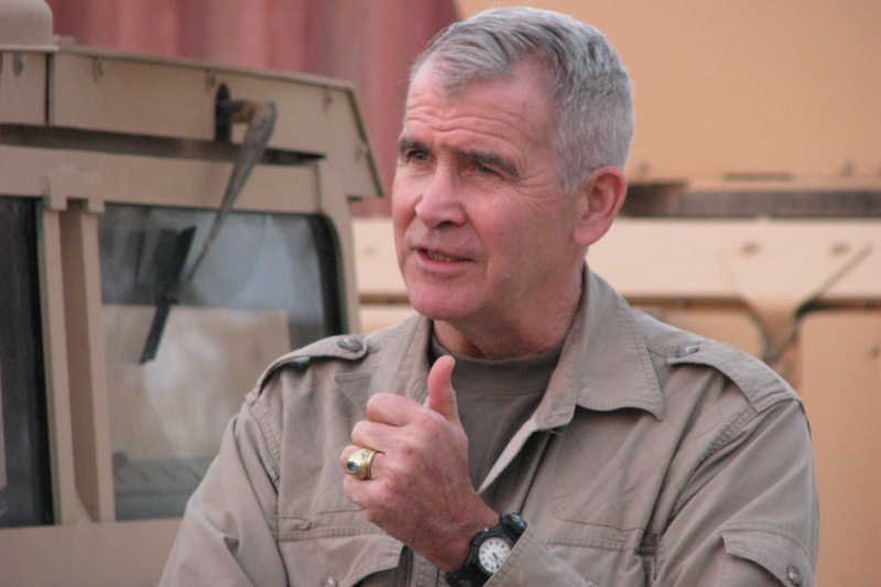 Podporucznik Oliver North ocenia, że to homoseksualiści są winni kryzysu na Krymie.