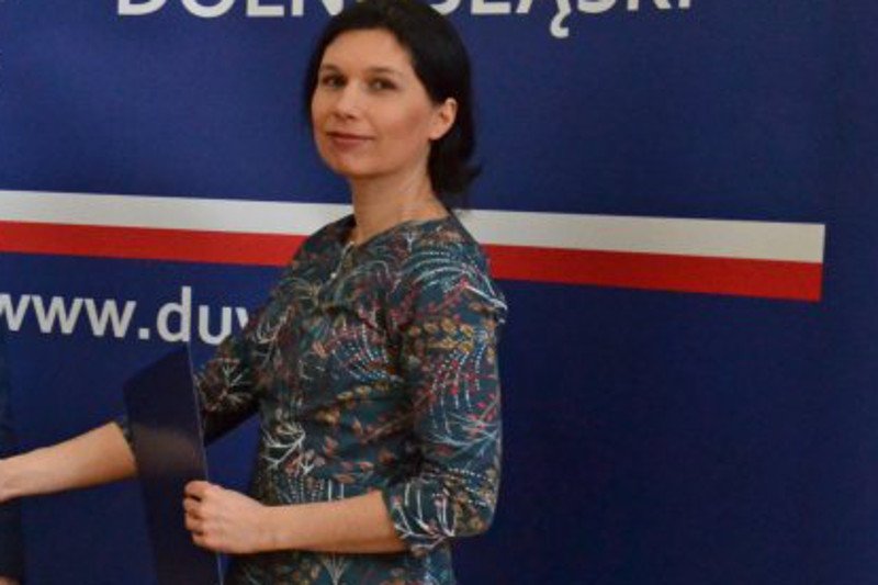 Dominika Arendt-Wittchen do niedzieli była pełnomocnikiem wojewody dolnośląskiego, ale zrezygnowała z tej funkcji. Zrobiła to dzień po tym, jak spoliczkowała kobietę skandującą "konstytucja".