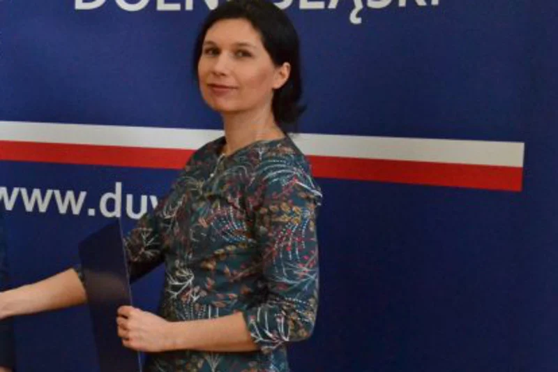 Dominika Arendt-Wittchen do niedzieli była pełnomocnikiem wojewody dolnośląskiego, ale zrezygnowała z tej funkcji. Zrobiła to dzień po tym, jak spoliczkowała kobietę skandującą "konstytucja".