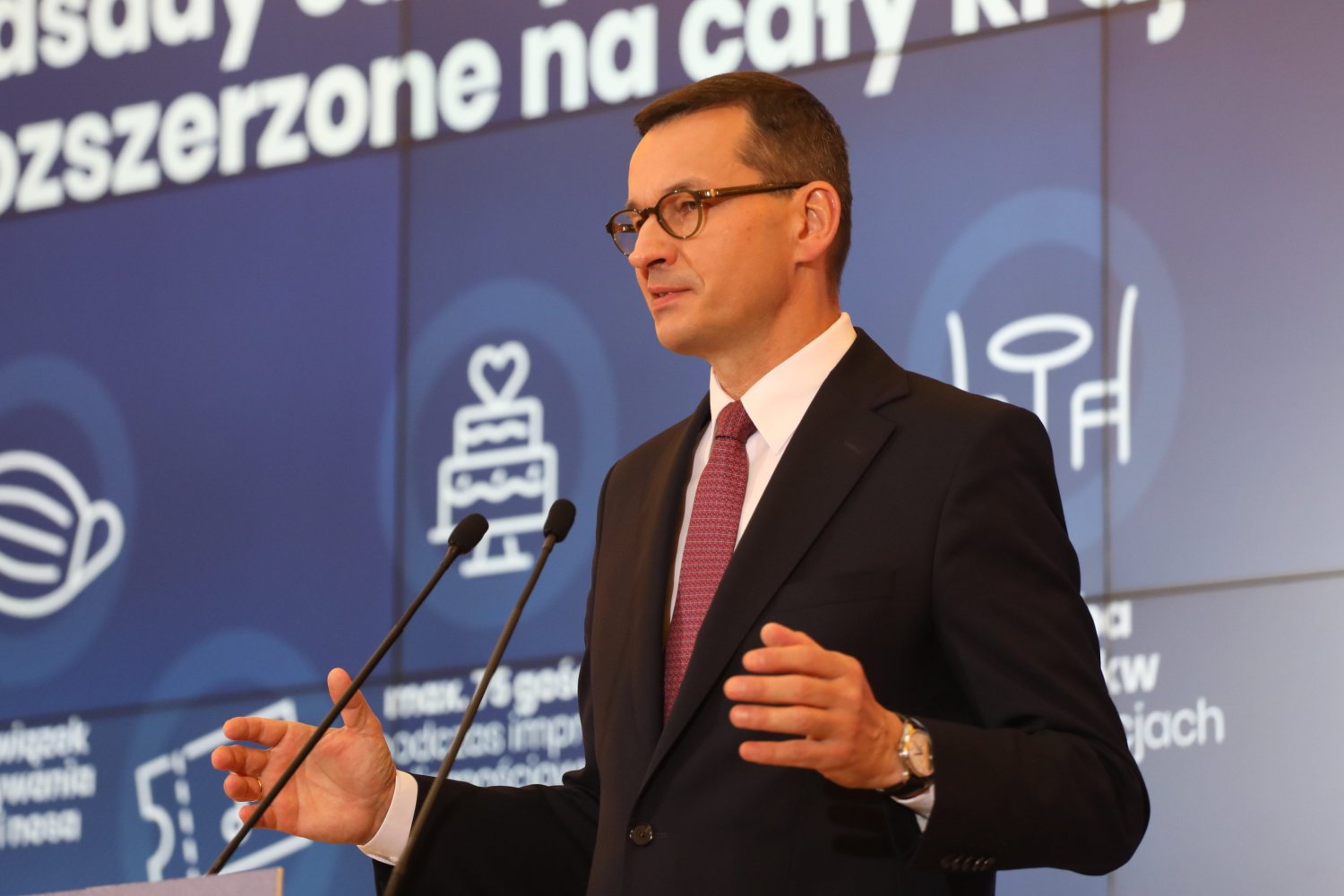 Mateusz Morawiecki nie wyklucza wprowadzenia stanu nadzwyczajnego na wzór Czech czy Słowacji.