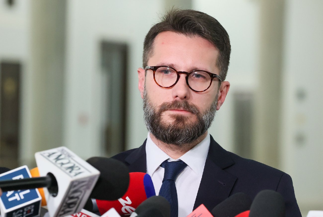 PiS bierze się za pogodę. "Słonecznej pogody życzy Radosław Fogiel".