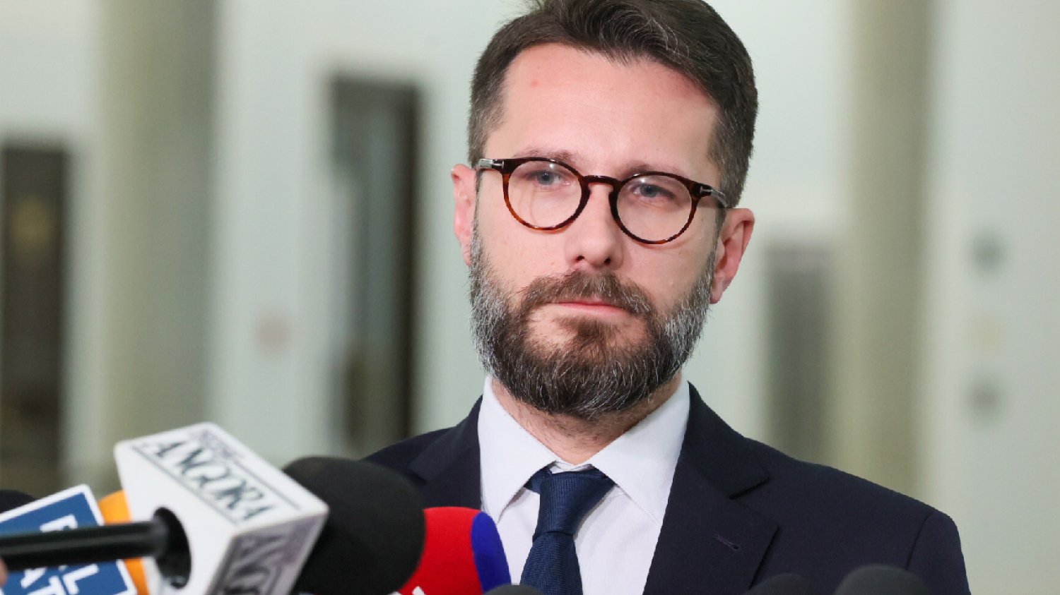 PiS bierze się za pogodę. "Słonecznej pogody życzy Radosław Fogiel".