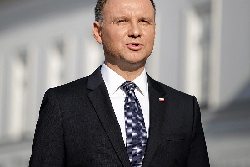 Prezydent Andrzej Duda nie został ciepło przyjęty przez Polonię w Meksyku. Przed ambasadą czekali na niego protestujący, którzy wykrzykiwali m.in. "precz z Kaczorem".