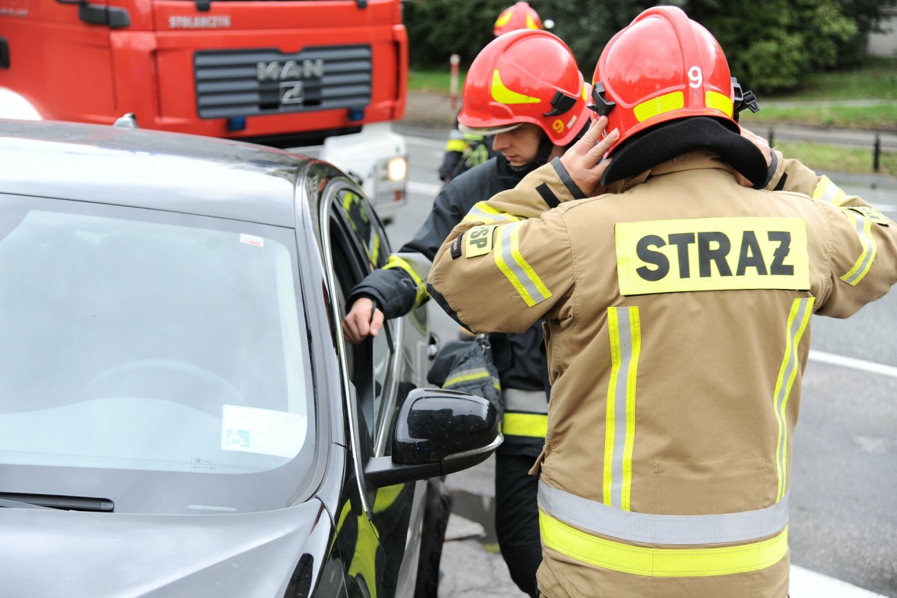Starogard Gdański: Auto wjechało w przystanek, wśród rannych są dzieci