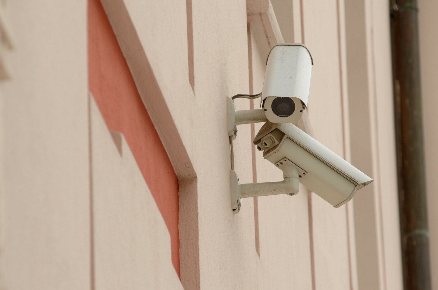 Czy ochrona na strzeżonym osiedlu załatwi nam bezpieczeństwo?