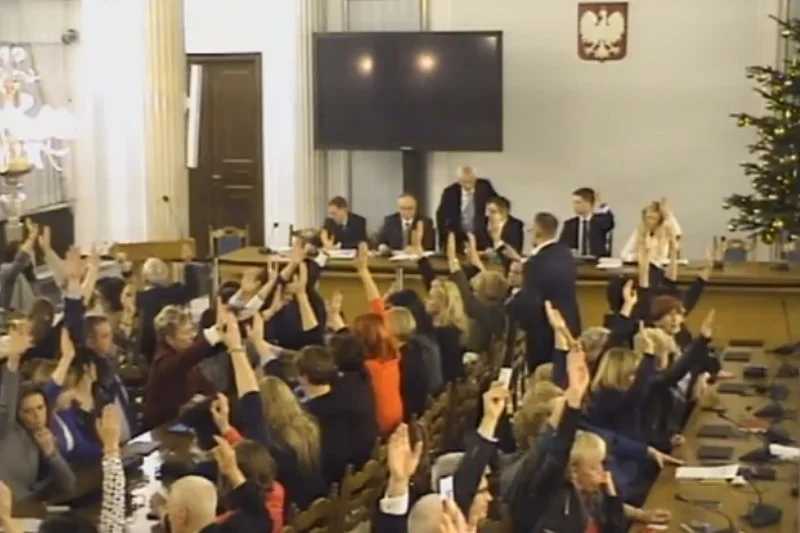 Nie tylko budżet i dezubekizacja. Te ustawy przepchnął PiS na Sali Kolumnowej bez udziału opozycji