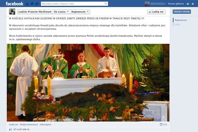 Internauci nie kryli oburzenia martwym dzikiem umieszczonym przed ołtarzem.