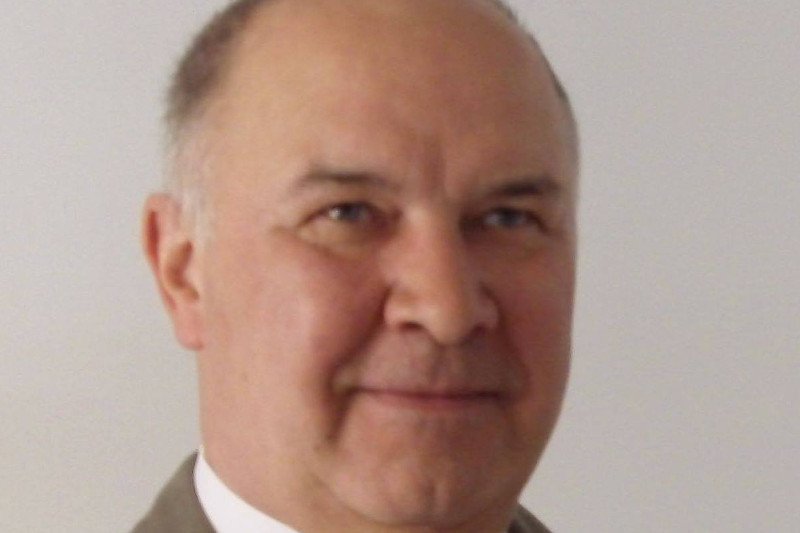 Były pilot jest zdania, że mundurowi chroniąc władzę łamiącą Konstytucję stają po stronie bezprawia.