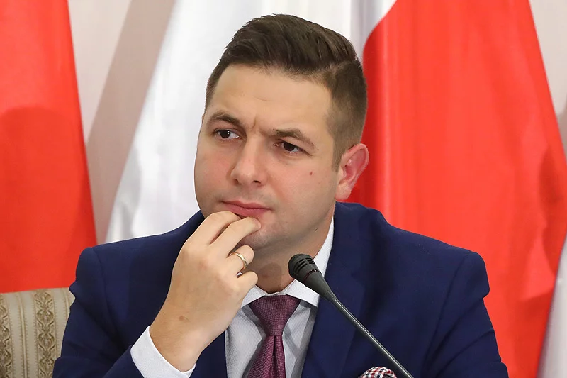 Wiceminister sprawiedliwości Patryk Jaki wywołał spore emocje swoją opinią na temat sprawy noworodka, którego rodzice ukrywają przed lekarzami.
